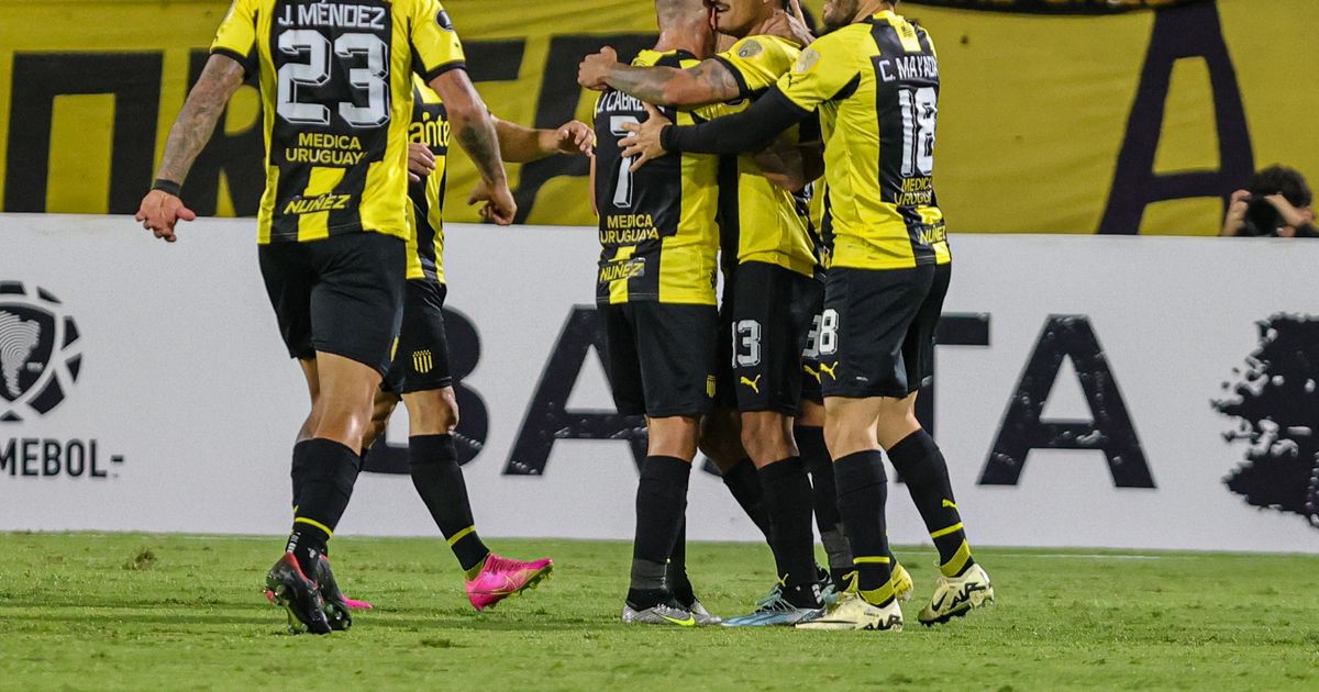 Pe Arol Gan A Ante Caracas De Venezuela Por La Copa Libertadores