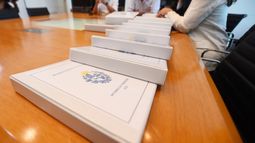El Ejecutivo entregó 14 carpetas con información al Gobierno entrante