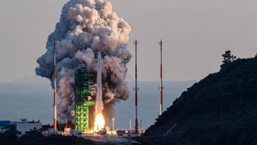 Corea del Sur lanza su primer cohete espacial propio pero su misión fracasa