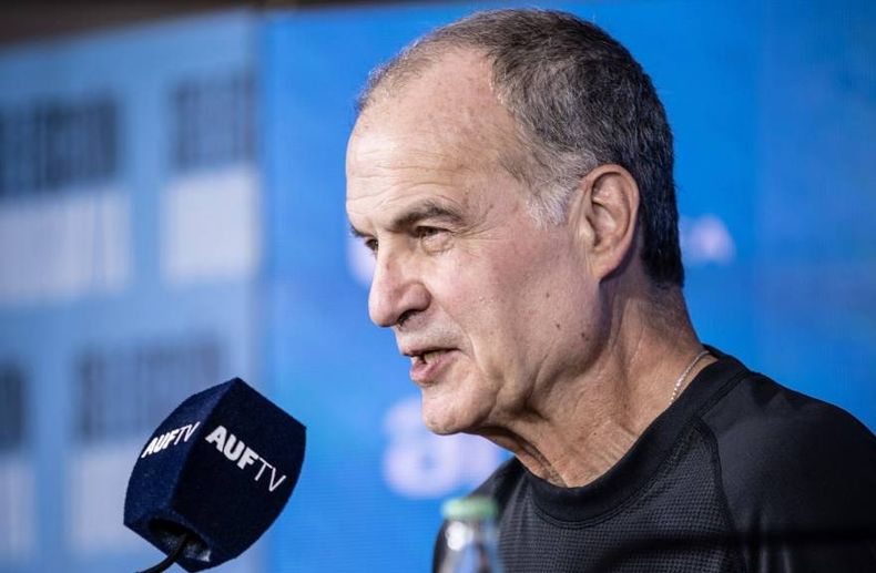 Marcelo Bielsa DT de Uruguay.