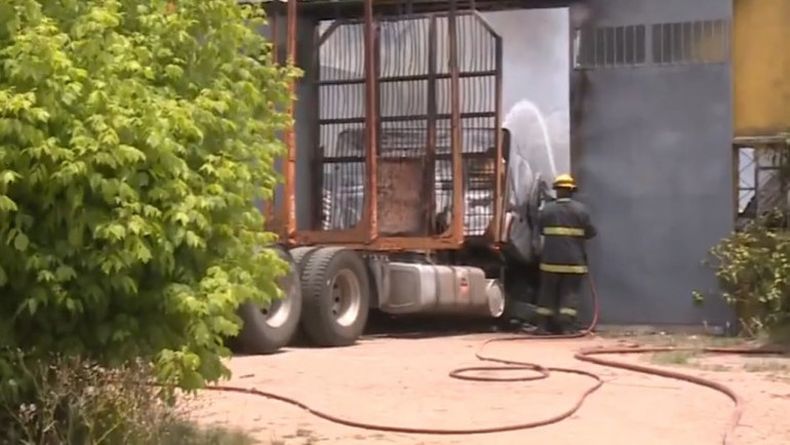 Se registró un importante incendio en un galpón de Melilla