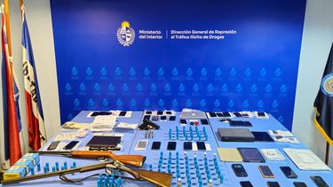 Puertas blindadas y armas, drogas, dinero y vehículos incautados tras los allanamientos vinculados a Betito Suárez Puertas blindadas y armas, drogas, dinero y vehículos incautados tras los allanamientos vinculados a Betito Suárez