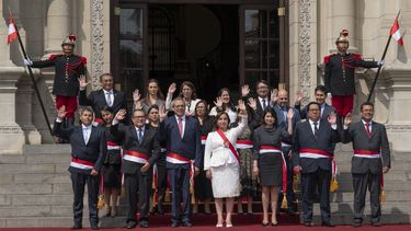 La presidente de Perú, Dina Boluarte, juramentó el sábado su gabinete ministerial.