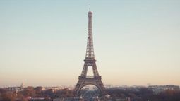 La torre Eiffel cerró este miércoles por tercer día consecutivo por una huelga de su personal, que denuncia la gestión financiera de la empresa.