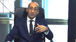 El actor Diego Delgrossi protagoniza un spot de ASSE sobre la salud mental.