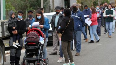 COVID-19 en Uruguay: 30 fallecimientos y 1.076 casos nuevos