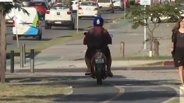 Motociclista circulaba por Bicisenda en el Parque Rivera.&nbsp;