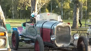 Encuentro internacional de autos clásicos en Melo.