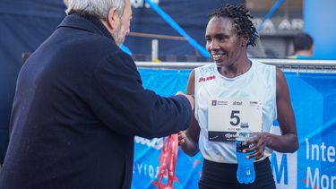 Maratón de Montevideo reunió a 8.000 corredores y tuvo ganadores de Kenia, Etiopía y Uruguay