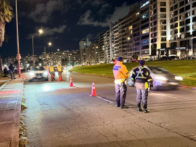 Operativo de tránsito en la Rambla de Kibón en el marco del Mes Amarillo con controles y fiscalización