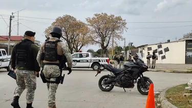 Persecución policial y tiroteo en Marconi tras ataque a balazos desde una moto