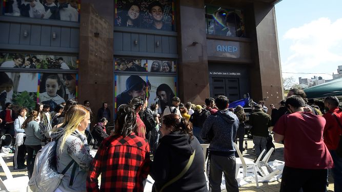 Diputados del FA plantean mediación en conflicto de la educación