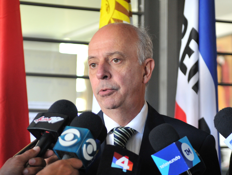 El ministro de Defensa, Javier García.