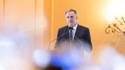 Yamandú Orsi en Argentina.