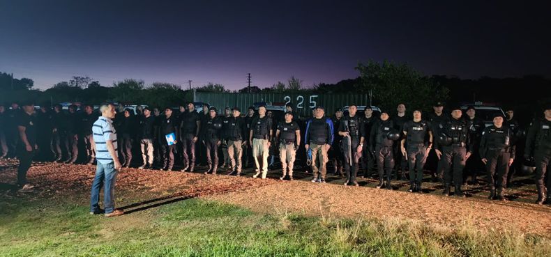 Policía de Artigas desarticuló opearativa narco y detuvo a 16 integrantes de la banda criminal "Os Manos"