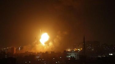 Noche de bombardeos en Gaza deja tres muertos