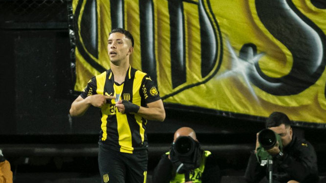 Peñarol anunció que Leo Fernández sufrió una lesión en la rodilla y será operado