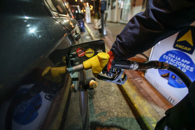 Suben los combustibles desde este lunes: nafta aumenta 6% y el gasoil 7%