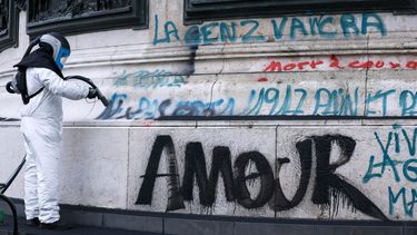 Francia decretó un toque de queda en barrios de París por tercera noche consecutiva