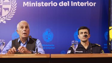 gobierno ceso a director de seguridad en el deporte tras incidentes en el partido entre penarol y cerro