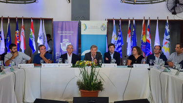 El secretario nacional del Deporte, Sebastián Bauzá, presentó al Congreso de Intendentes la candidatura al Mundial 2030.