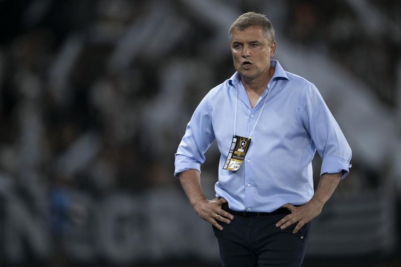 diego aguirre dirigiendo por libertadores