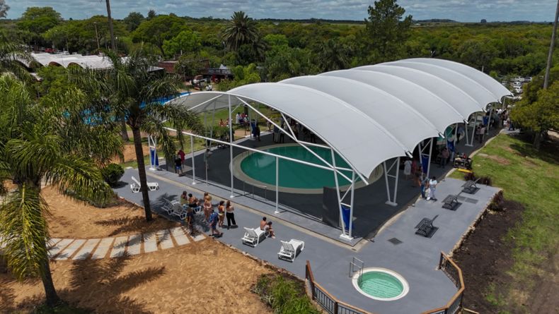 Salto inauguró nuevo techo en la piscina semicerrada de las termas de Daymán