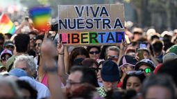 Miles de personas marcharon en Argentina en defensa de la diversidad