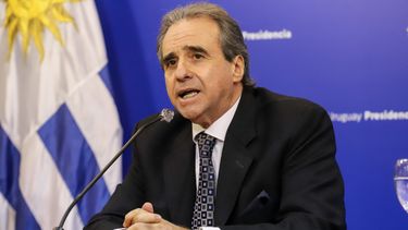 Gobierno estudia medidas para atenuar perjuicios en turismo.