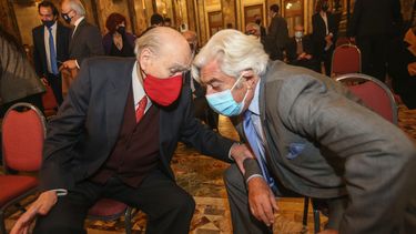 Los expresidentes Julio María Sanguinetti y Luis Alberto Lacalle Herrera.