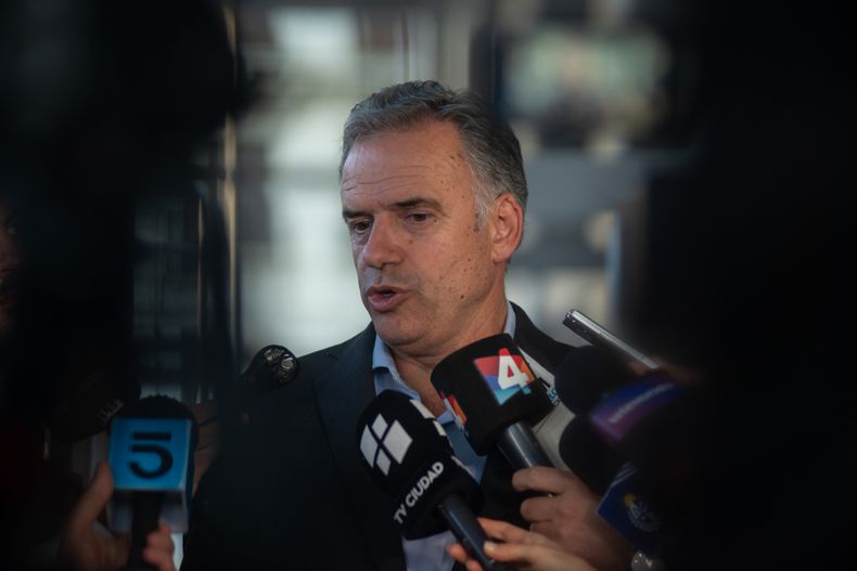 Yamandú Orsi señaló que "hay preocupación" por la falta de gasoil, que es "clave" para la producción
