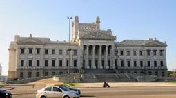 Partido Nacional presentó sustitutivo a proyecto de ingreso a las intendencias y FA y PC lo cuestionaron