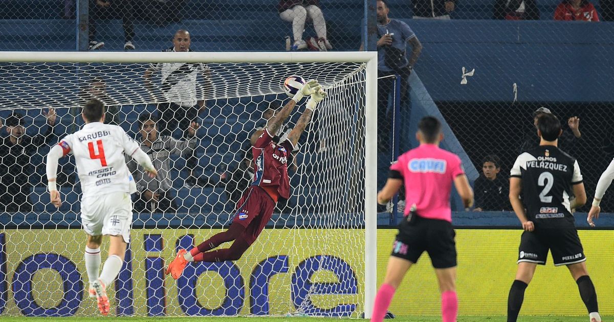 Nacional no pudo con Danubio y cayó en el Gran Parque Central; Nicolás Lodeiro se fue expulsado
