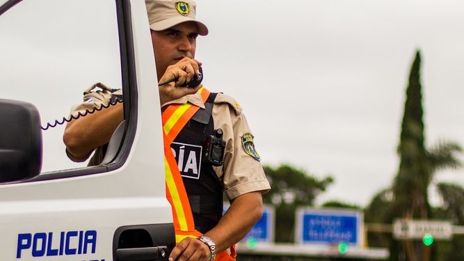 Evadieron un control de Caminera, se tirotearon con la Policía y volcaron
