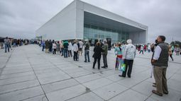 Murió una mujer en el Antel Arena minutos antes de vacunarse