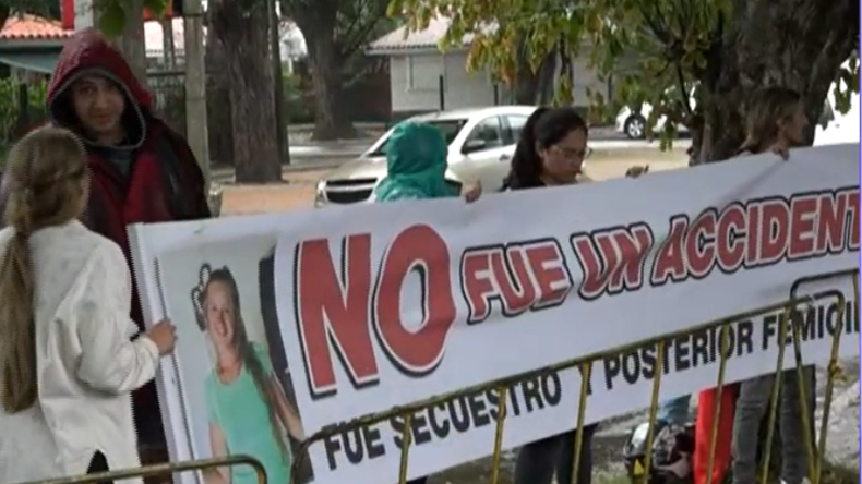 Abogado de Natalia Lagos celebró suspensión del juicio y dijo que juezas fueron omisas