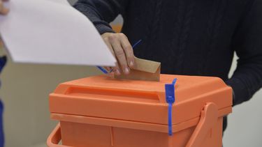 Opción Consultores: paridad entre Frente Amplio y coalición de cara a octubre