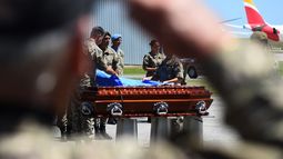 Tras las llegada de sus restos, se realizó un homenaje a soldado fallecido en Congo que encabezó Lacalle Pou