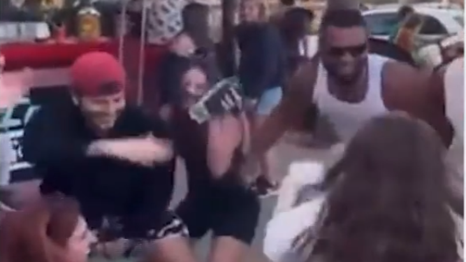 Sebastián Yatra bailó en las calles de Punta del Este.