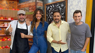 Marcelo Bornio junto al equipo de Vamo´Arriba.