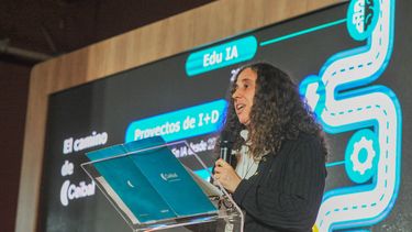 Autoridades de la educación y Ceibal analizan el impacto del celular en el aula