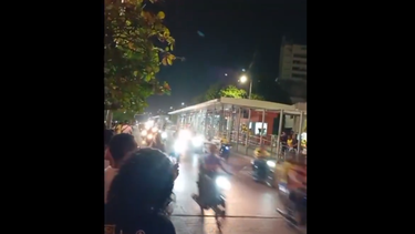 Filmaba los festejos por el triunfo de Colombia sobre Uruguay, le robaron el celular y todo quedó grabado