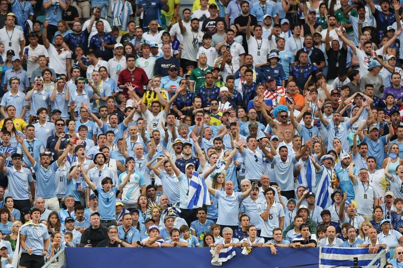 Entre la bronca por el resultado y la ilusión intacta: así vivieron los hinchas uruguayos el debut mundialista