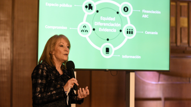 Cosse presentó plan para una reparación masiva de veredas en la capital