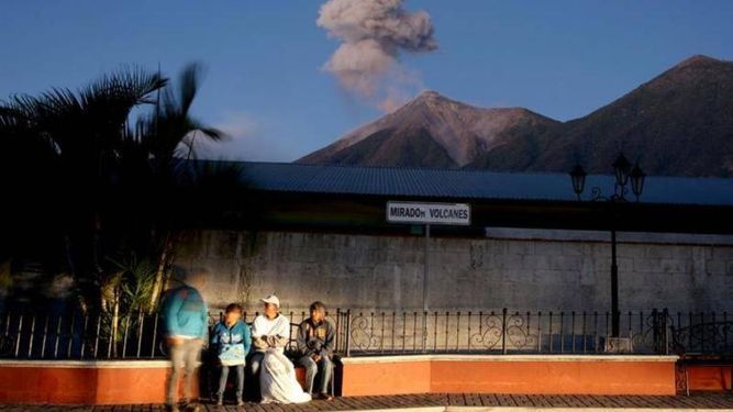 Hay 332 desaparecidos por erupción de volcán en Guatemala