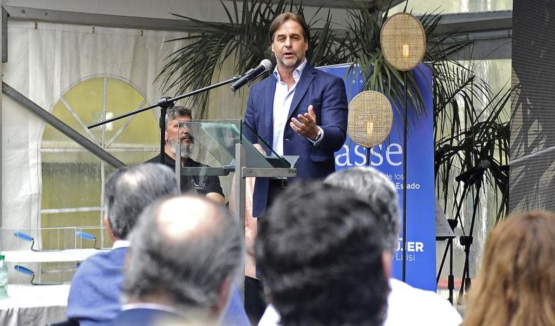 Luis Lacalle Pou inauguró la ampliación de una sala destinada al cuidado de recién nacidos | Presidencia