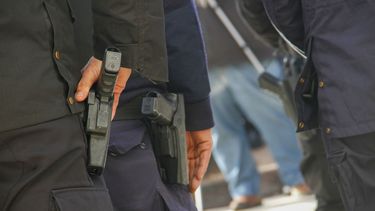 un delincuente armado robo una peluqueria en el buceo