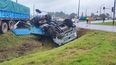 camion despisto en ruta 5, volco y termino dentro de una zanja; su conductor sufrio lesiones leves camion despisto en ruta 5, volco y termino dentro de una zanja; su conductor sufrio lesiones leves
