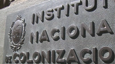 Compra de tierras por Colonización despertó críticas de la oposición y citaron a Fratti al Parlamento