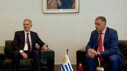 Yamandú Orsi se reunió con Tony Blair: pobreza infantil, inteligencia artificial y narcotráfico en la agenda
